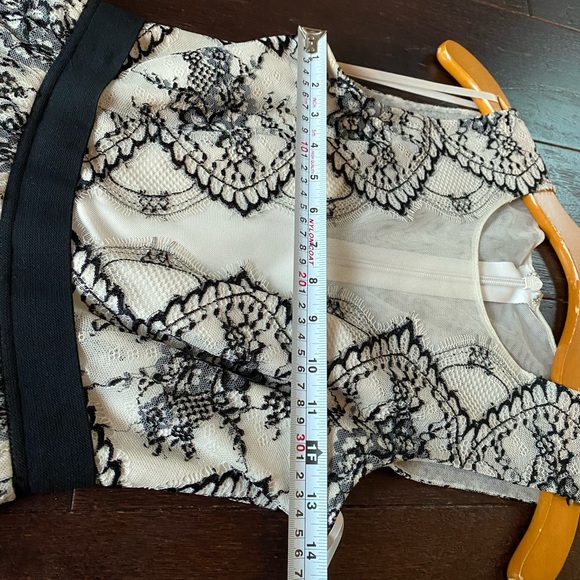 BCBG black and white tiered lace dress size 2 - Picture 5 of 7